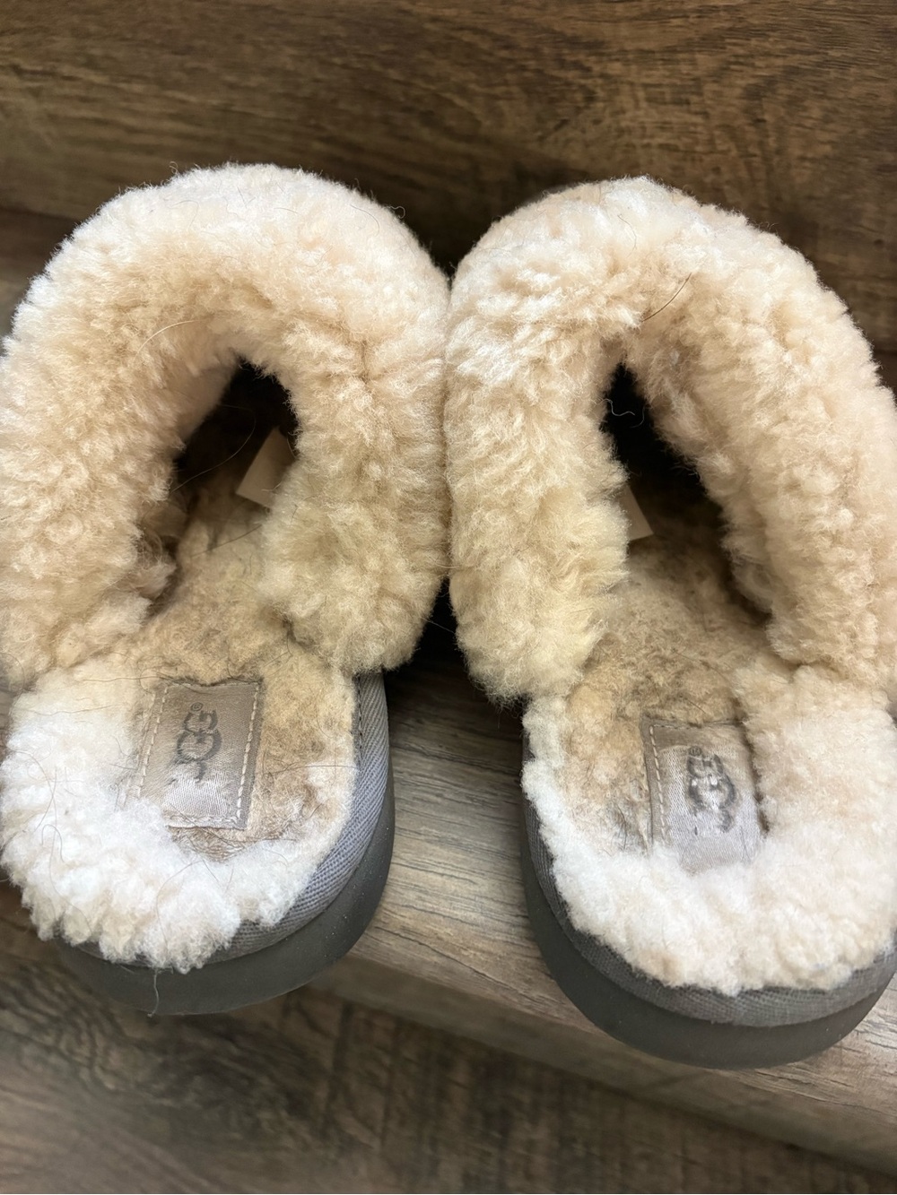 UGG Gray Knit Slippers with Cream Shearling Cuff - Picture 5 of 6